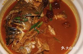 Golden Soil-Baked Fish Head