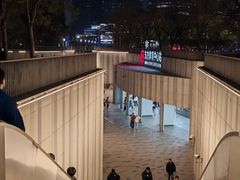 -东方体育中心(地铁站)