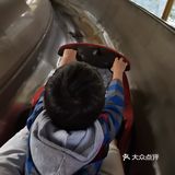 自己控制速度。一开始担心控制不好撞到别人