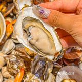 来青岛吃当地正宗特色菜，蒸汽海鲜🦞来一锅