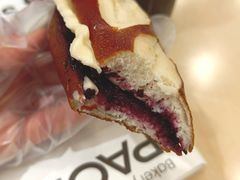 现熬蓝莓芝士碱水棒-PAOPAO Bakery&Café(港汇店)