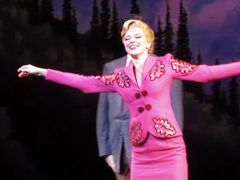 -交通银行前滩31演艺中心