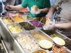 自助取餐区-三兄弟高炉烧饼