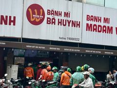 -Bánh Mì Huynh Hoa