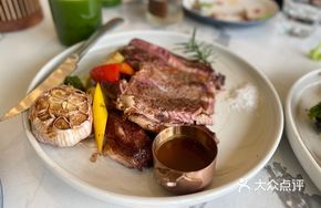 Fruit Wood Charcoal Grilled Australian M3 Tomahawk Steak