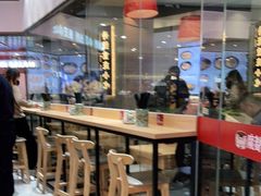 大堂-魔都三兄弟酸辣粉·蘸卤炸串(虹桥万科店)