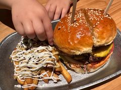 -三勾JJJ Burger&Coffee(梅溪湖店)