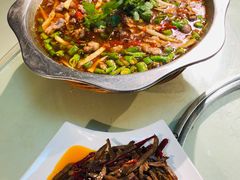 -兔行天下-鸿鹤鲜锅兔(中海国际店)