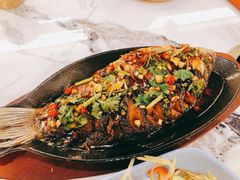 铁板鲫鱼-云鼎·炙火精酿啤酒秘制烧烤(工体店)