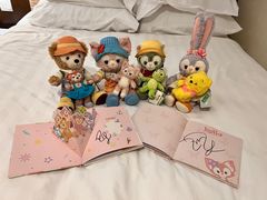 -小镇影院迪士尼小熊Duffy与他的朋友合影地