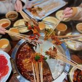 坐在火车里吃串串火锅是种什么体验⁉️