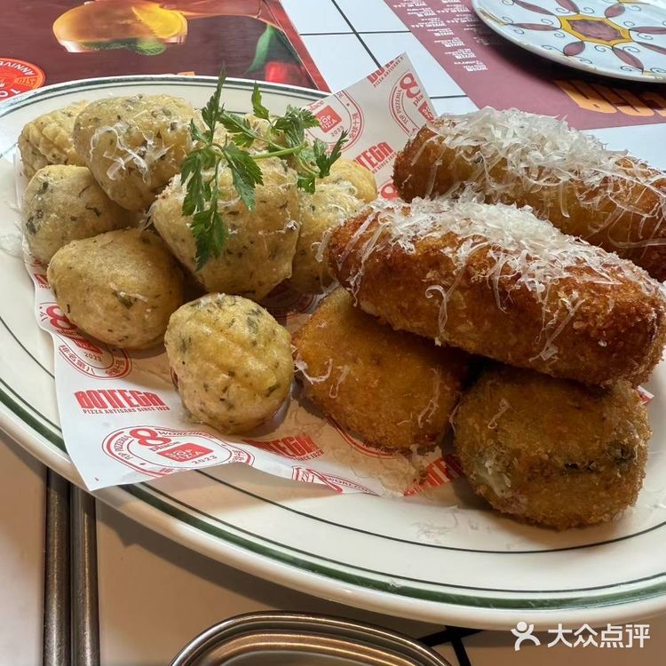 在柠檬树下吃了一顿漂亮饭