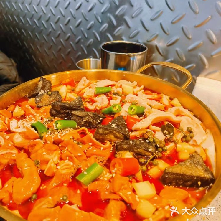 喵十三串串冬季出新品了！肥肠兔火锅让你冬季暖洋洋！