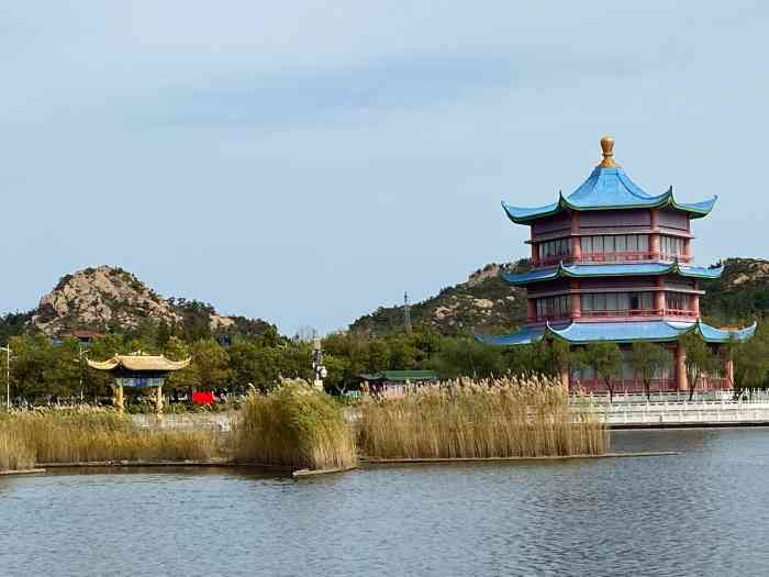 隆霞湖风景区-"去的那天大雾,人很少.就是一个湖,还有一.