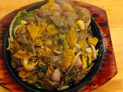 东北小鸡炖蘑菇-东北农家小院(定西路店)