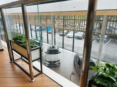 -上海宝信宝马4S店