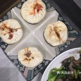 前腿肉250克,大葱切花,姜粒,盐,生抽,老抽