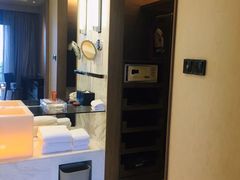 -上海滴水湖皇冠假日酒店