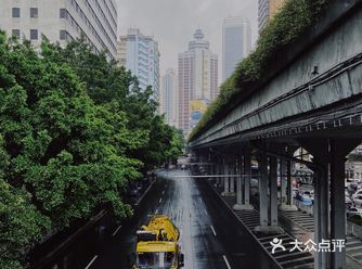 图一二拍摄于小北d出口地铁站 往旁边的天桥上去往下拍