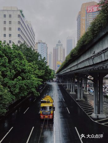 图一二拍摄于小北d出口地铁站 往旁边的天桥上去往下拍