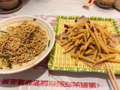 -肥肥虾庄·金牌油焖大虾(汉口城市广场店)