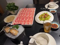 -鲜入唯煮·港式海鲜牛肉火锅(金宝街店)