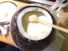-志龙皇冠吃货椰子铺