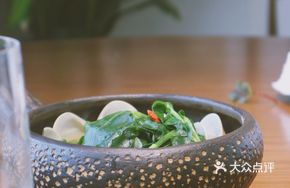 Braised Sea Clams with Seasonal Vegetables in Clear Soup