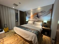 -潮漫酒店(北京通州环球度假区临河里地铁站店)