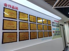 -粤港芭莎美容美发化妆学校