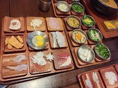 -银米·云南传统过桥米线(双廊黑金冠店)