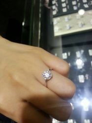 -威德钻石-克拉钻大本营(南京东路店)