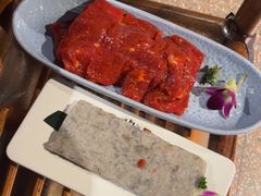 -老牌坊云南鱼豆花火锅(哈西万达店)