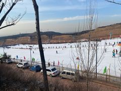 -采薇庄园四季滑雪场