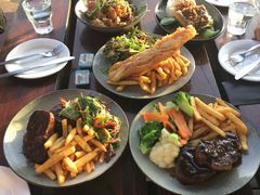 -12 Rocks Beach Bar Cafe