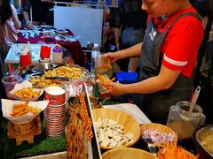 -席娜卡琳火车铁道夜市