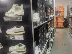 -NIKE北京赛特换季优惠店