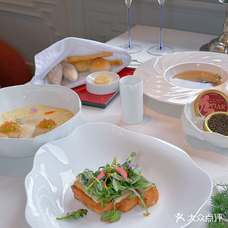 可以看到东方明珠的约会餐厅你不会还不知道吧