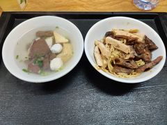 -松树干拌面店