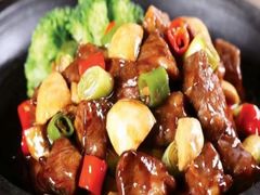 石锅蘑菇牛仔粒-鹿港小镇(黄金店)