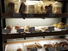 面包甜点陈列柜-顶东面包花园·生日蛋糕(香榭丽店)