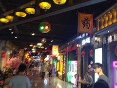 -时尚MEGO商业广场(华新地铁店)