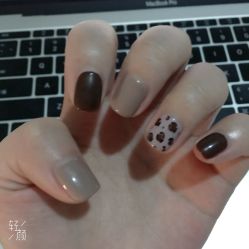 -约会灰姑娘美甲美睫工作室