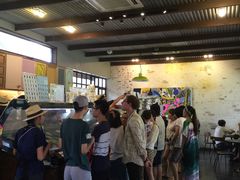 -莓园冰淇淋店