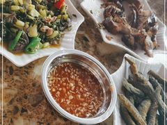 -黄记四更烤乳猪店