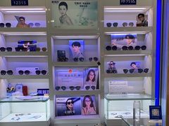 -西南眼镜·蔡司·依视路战略合作店(南街店)