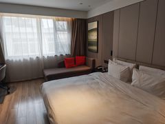 -杭州西湖湖滨银泰亚朵酒店