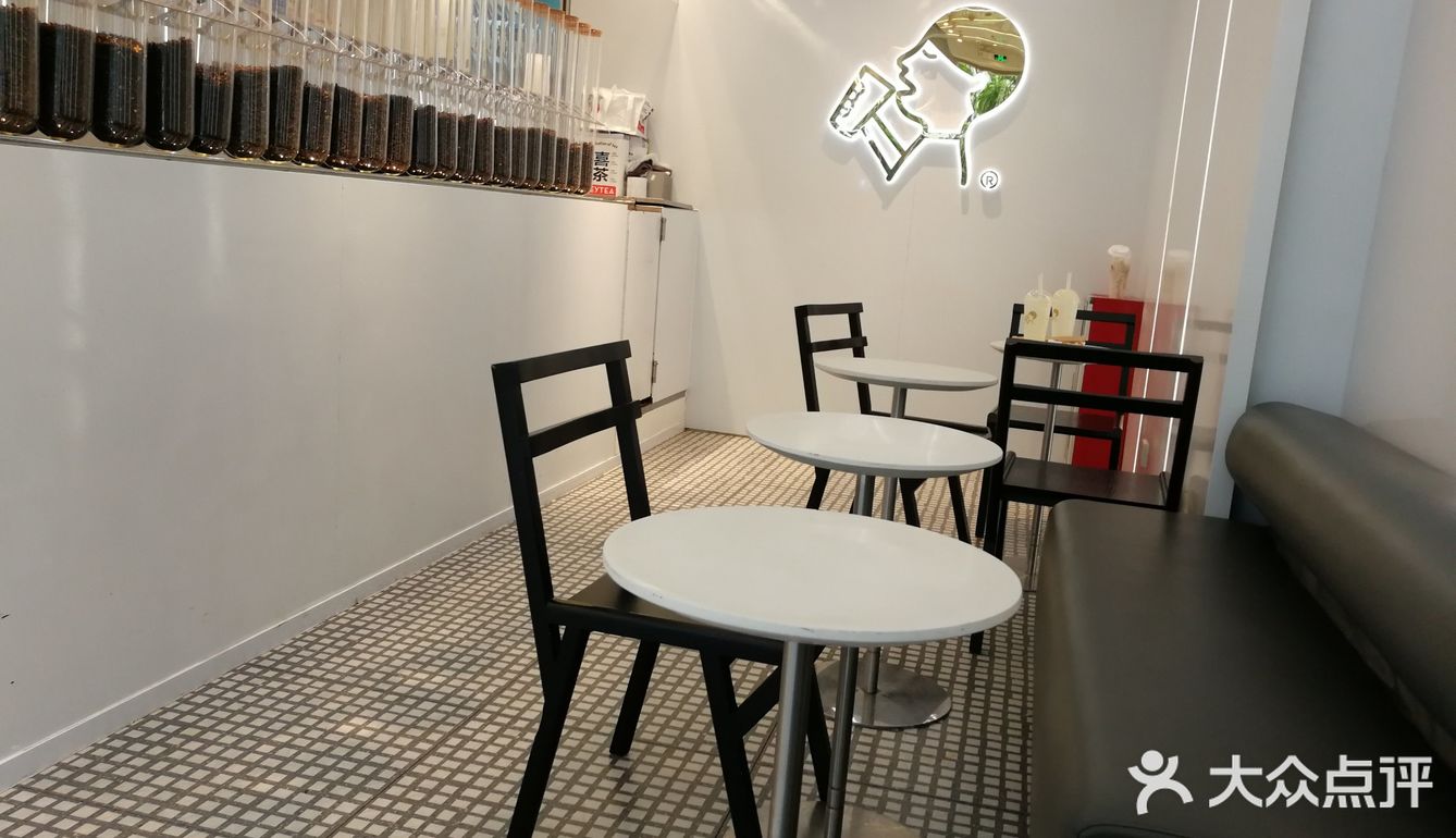 这算是我到过的奶茶店中感觉环境最干净店面，无论是柜台