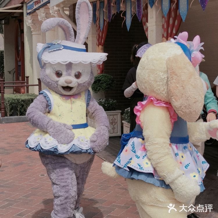 唐老鸭夫妇快速跟上我们的亲热节奏[亲亲]