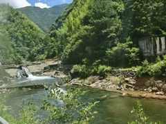 -安吉龙王山峡谷漂流